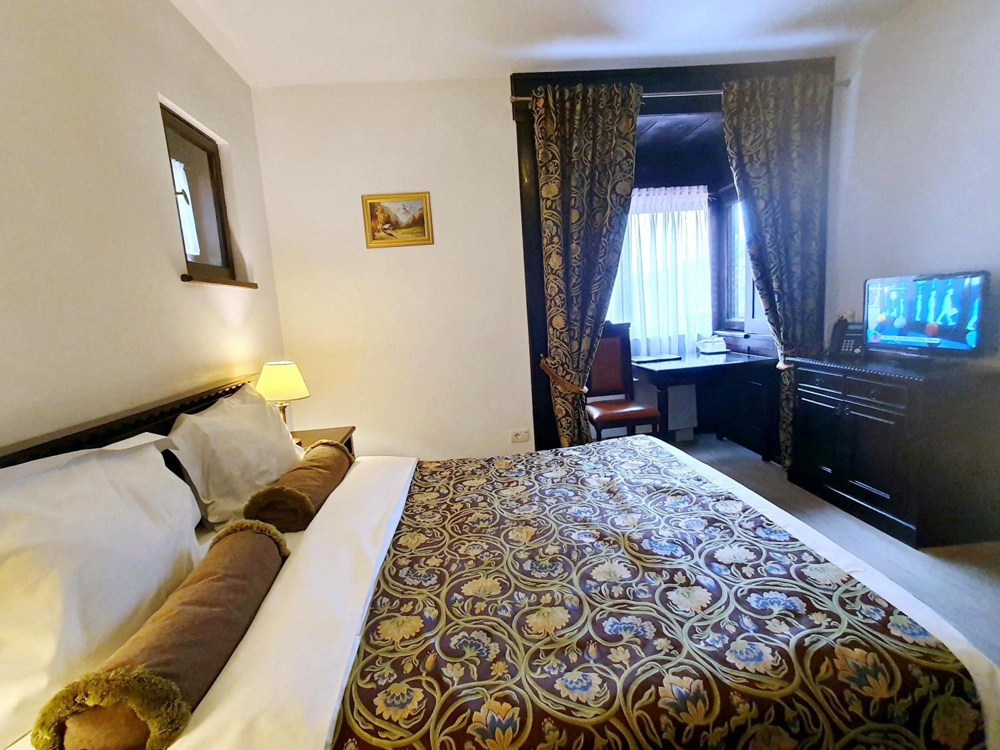 Vila Leonida - Resort Leonida บุชเตนี ภายนอก รูปภาพ