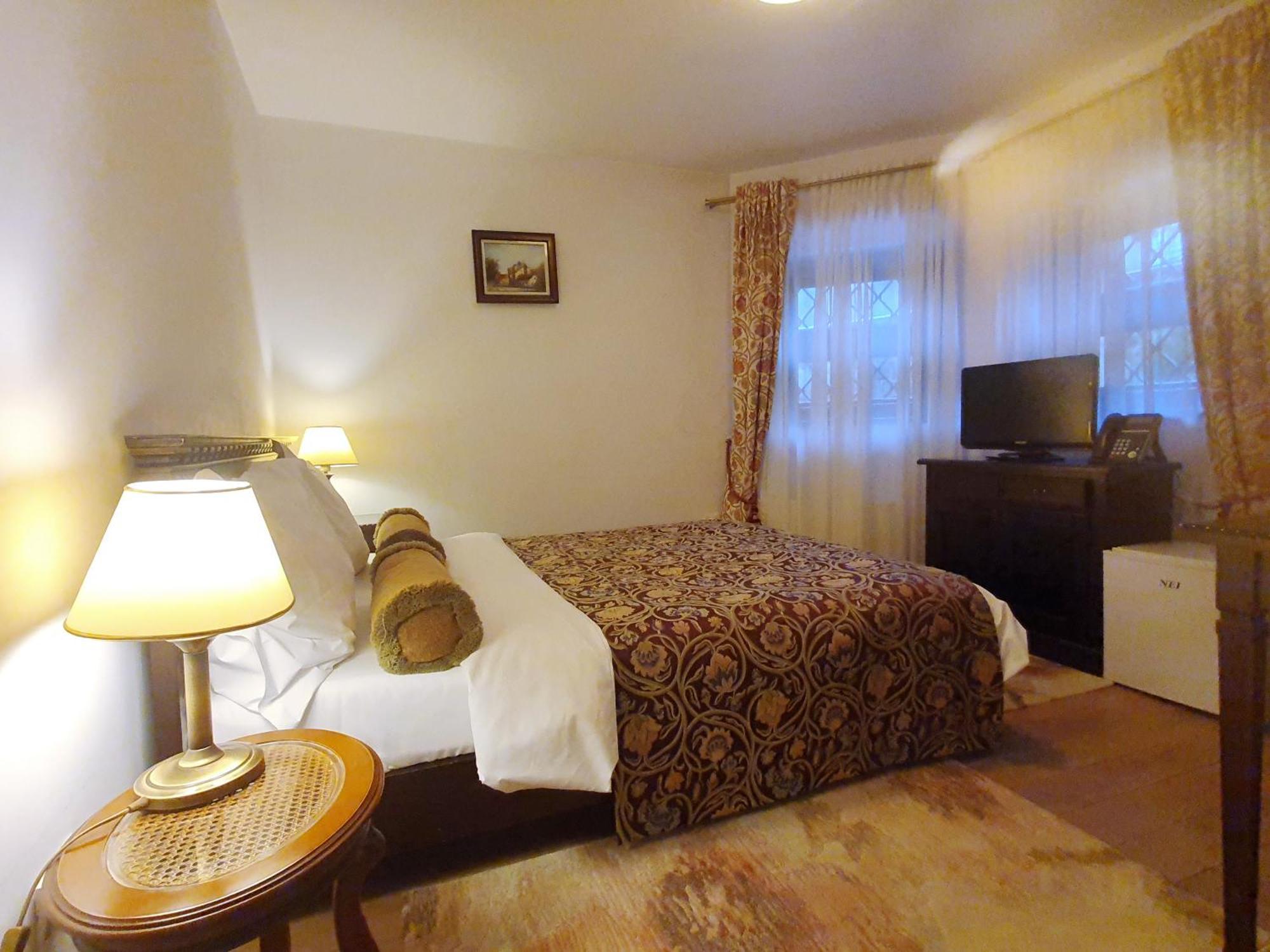 Vila Leonida - Resort Leonida บุชเตนี ภายนอก รูปภาพ