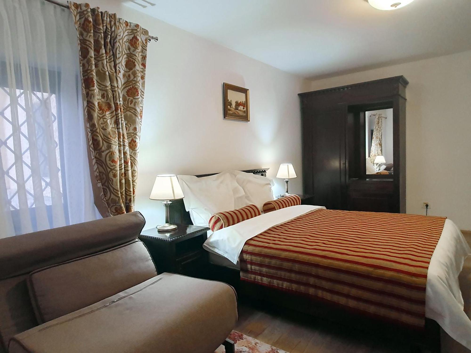 Vila Leonida - Resort Leonida บุชเตนี ภายนอก รูปภาพ