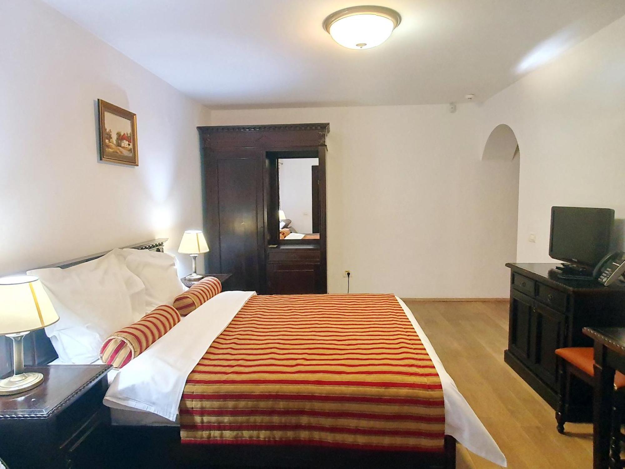 Vila Leonida - Resort Leonida บุชเตนี ภายนอก รูปภาพ