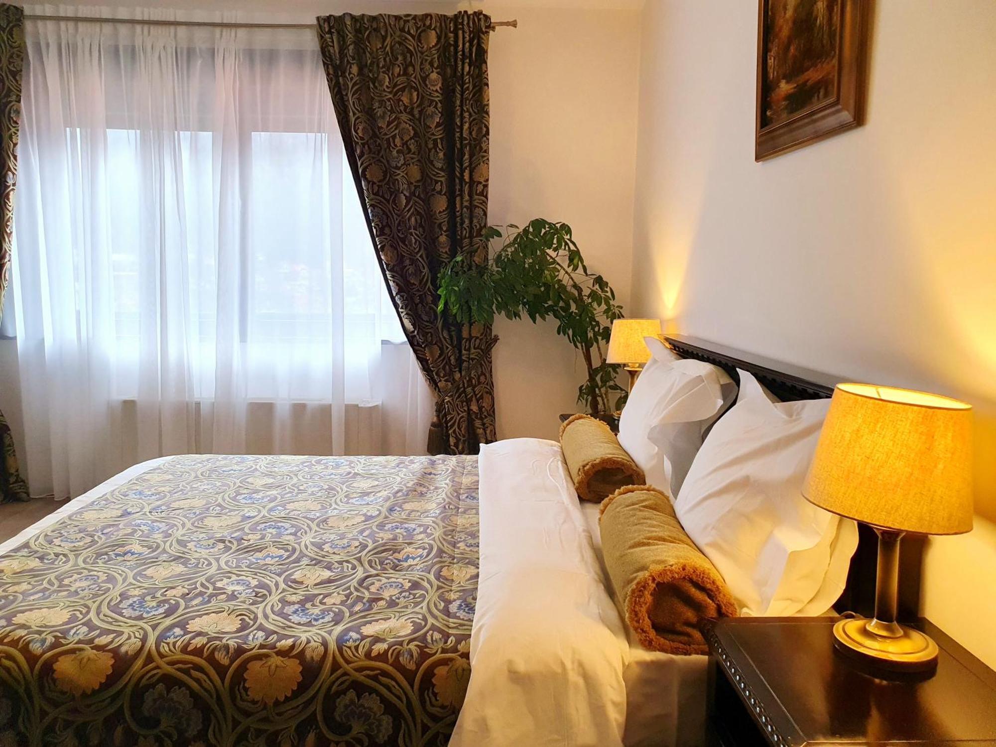 Vila Leonida - Resort Leonida บุชเตนี ภายนอก รูปภาพ