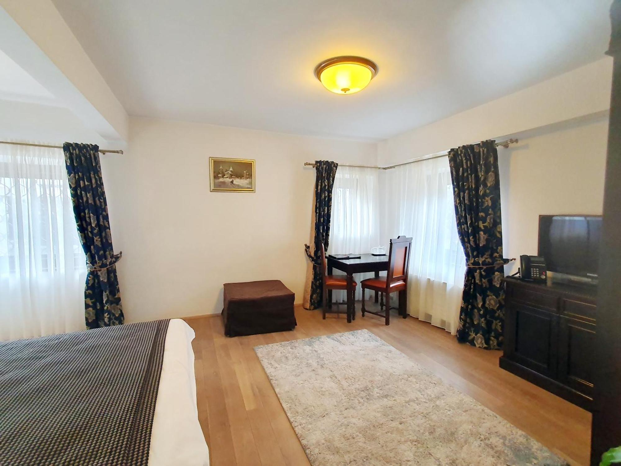 Vila Leonida - Resort Leonida บุชเตนี ภายนอก รูปภาพ